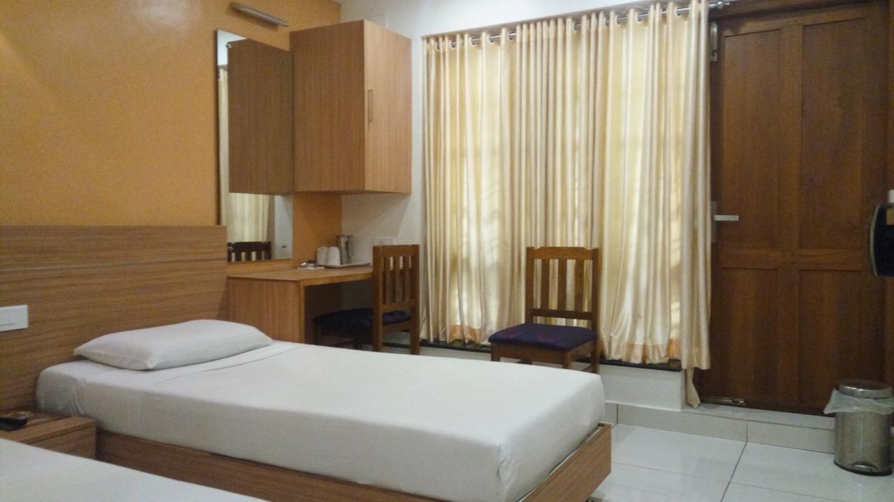 Hotel Kapilavasthu Палакад Екстериор снимка